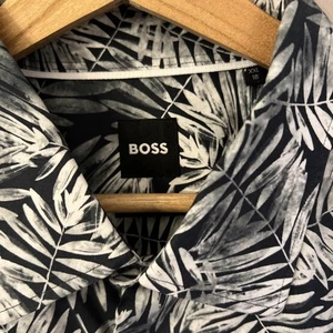 Hugo Boss Men's Hank Kent Slim Fit Leaf Print Stretch Cotton Dress Shirt 18 - Picture 1 of 12