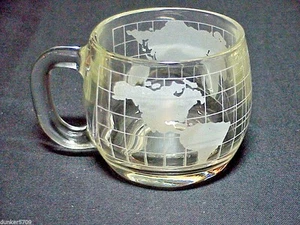 UNA TAZA DE CAFÉ DE VIDRIO MUNDIAL GRABADA PUBLICIDAD NESCAFÉ 3 PULGADAS DE ALTO #2 - Imagen 1 de 6