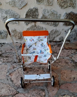 TRES ANCIENNE POUSSETTE EN METAL ET TOILE  PLIANTE - Photo 1/4