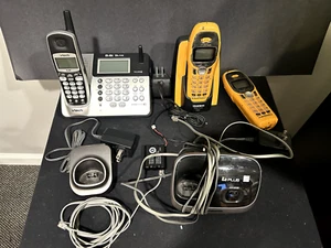 Assorted Wireless Telephones, Charging Base Units, Cords. - Zdjęcie 1 z 5
