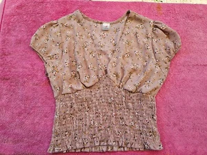 I Joah Women’s Blouse Vneck shirt Shirred Summer Crop Floral Print Size Medium - Picture 1 of 6