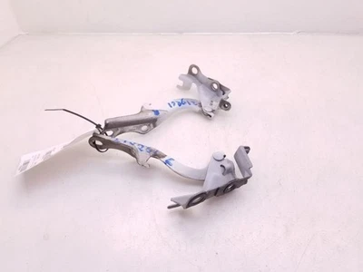 98-03 TOYOTA SIENNA LEFT AND RIGHT SIDES HOOD HINGES  - Image 1 of 4