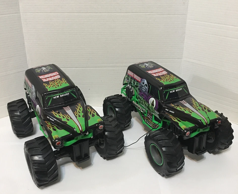 Nuevos camiones de radiocontrol Bright Grave Digger Monster Jam 1/10 sin controles remotos Foto 1 de 4