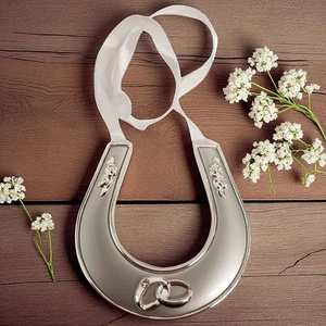 Scarpa cavallo matrimonio placcata argento incisa personalizzata con nastro avorio - Foto 1 di 2