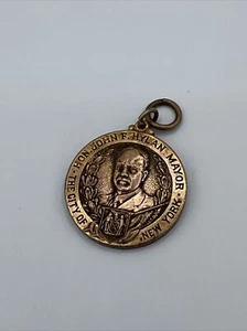 1923 EE. UU. NUEVA YORK NYC Celebración Atlética ALCALDE JOHN F HYLAN Medalla Ficha i875 - Imagen 1 de 6