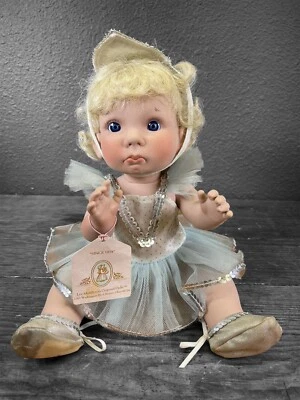 LEE MIDDETON Bebé Muñeca Puchera 288/1000 Conjunto de Bailarina Cabello Rubio Ojos Azules Foto 1 de 4