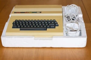 Ordinateur Dragon 32, 2 joysticks, enregistreur cassette portable Dixons TR17, magazines - Photo 1/8