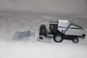 1/64 DEUTZ ALLIS R50 GLEANER COBINE W/CORN & BEAN HEAD - Picture 1 of 6