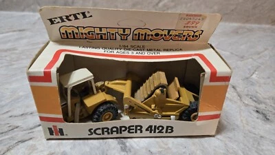 ERTL Mighty Movers SCRAPER 412B  1/64 DIE CAST INTERNATIONAL  - Image 1 of 4