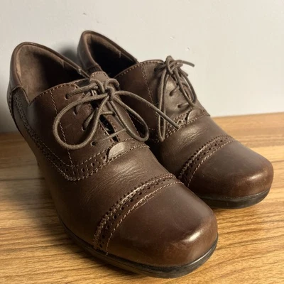 Clarks Bendables Brown Leather Lace Up Heeled Oxfords Women's Size 6.5 M Boot - Image 1 of 4