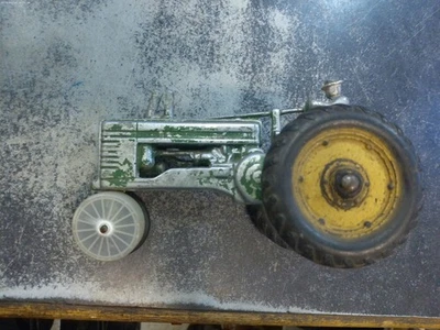 DE COLECCIÓN ARCADE ALUMINIO FUNDIDO JOHN DEERE MODELO A TRACTOR con DRIVER ERTL ¡LEER!! Foto 1 de 4