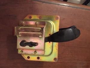 Land Rover Series, door Lever R/R with lock. New old stock. - Imagen 1 de 2