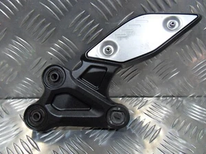 Soporte de suspensión reposapiés delantero izquierdo original Yamaha FZ8 N/S 2010 A 2015 - Imagen 1 de 14
