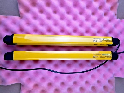 ONE PAIR OF KEYENCE GL-R47F-R (RECEIVER) + GL-R47F-T (TRANSMITTER) - CUT CABLE - Image 1 of 4