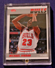 2007 FLEER MICHAEL JORDAN #87R-71 IN SCREWDOW 07' RETRO 🏀👍🎈 (B-998)