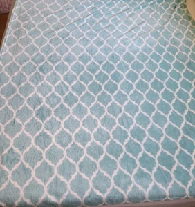 Madison Park Ogee Lightweight Oversize Ultra Soft 59x72 Throw Blanket - Picture 1 of 13