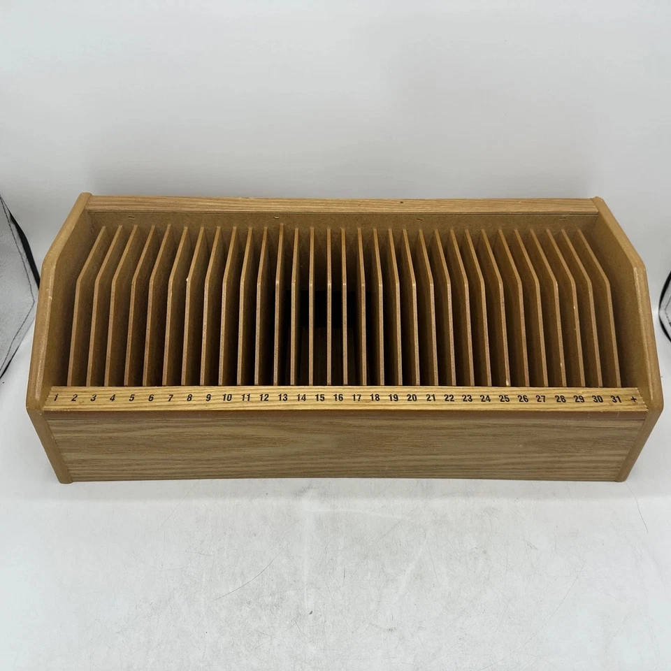 De Colección Soporte de CD/correo de Madera 31 Ranuras Organizador de Almacenamiento Caja de Madera Medios Estante Foto 1 de 4