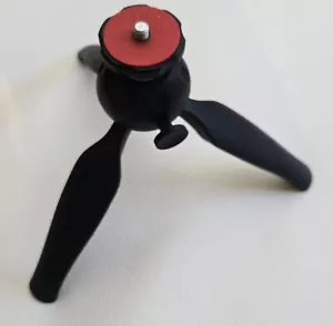 Table top / mini tripod. Ball head with push button release/ adjust. Sturdy. - Picture 1 of 3