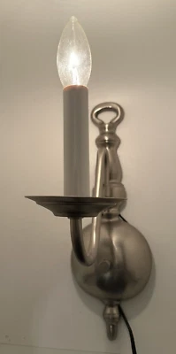 Precioso aplique de pared candelabro estilo colonial níquel cepillado Foto 1 de 4