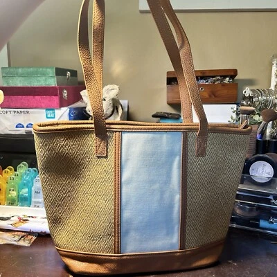 Monedero Thirty One LITTLE DREAMER en Bolso de Mano de Paja Natural Forro Azul Claro Usado en Excelente Condición Foto 1 de 4