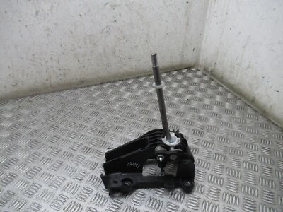 Toyota Yaris VVT-I ICON 2020 1,0 gasolina MK3 5 velocidades palanca de cambios manual ref17495 Foto 1 de 4