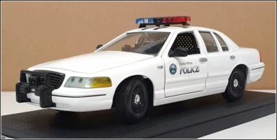 Classic Metal Works 1/24 Scale 23822P - Ford Crown Victoria Police - Costa Mesa - Image 1 of 4