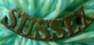 WW1 SUSSEX Title SUSSEX Shoulder Title Badge BRASS SUPER Antique ORIGINAL - Picture 1 of 3