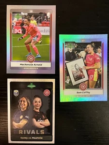 Sam Coffey FOIL Mackenzie Arnold RIVALS inserto Olivia Moultrie Madison Curry - Foto 1 di 1