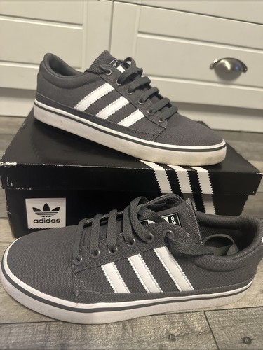 Scarpe da ginnastica Adidas RAYADO davvero buone condizioni taglia UK 6