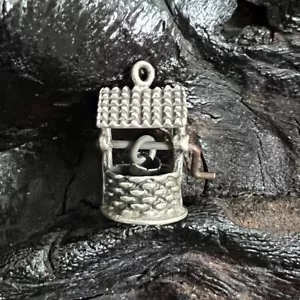 Vintage Sterling Silver Charm Water Wishing Well Moving Home Purchase Luck - Picture 1 of 10