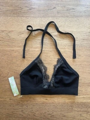 Top de bikini de natación Wolf & Whistle negro de encaje con pestañas 4DDD/F-G busto completo triángulo Foto 1 de 2