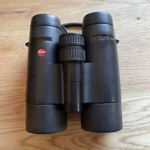 Leica Ultravid 10 x 42 black binoculars case + strap