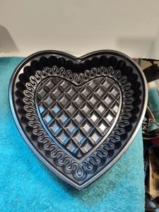 NORDIC WARE Heart Shaped Quilted baking pan Black.  Excellent Used Condition - Picture 1 of 5