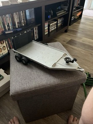 Ertl Vintage Trailer With Winch - Image 1 of 2