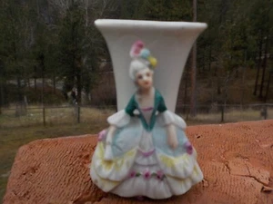 Jarrón de porcelana en miniatura de colección con dama victoriana hecho en Alemania #18493 - Imagen 1 de 7