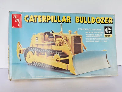 AMT ERTL 1983 Caterpillar D8H CAT Dozer 1/25 Plastic Model Kit Sealed Inside - Image 1 of 4
