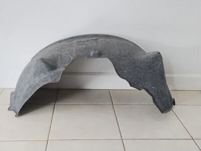 Delantal protector contra salpicaduras guardabarros Ford HC3B-16048-AH para Super Duty 2017-2022 Foto 1 de 3