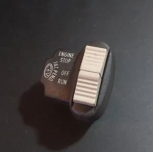 Interruptor de sujeción/parada del motor CEV 8189 original NOS (lado derecho) con abrazadera cromada - Imagen 1 de 6
