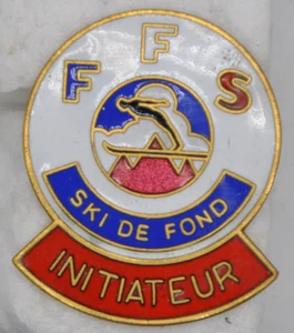 Ski et montagne -FFS initiateur ski de fond n° 0384 émail ancien FIA Lyon AR - Picture 1 of 2