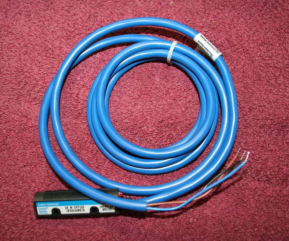 Cutler Hammer 12101R-6513 Comet 100 Series Narrow Angle Thru-BeamDetector AC/DC - Image 1 of 1