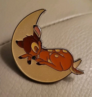 Loungefly 小鹿斑比睡在月球上神秘迪士尼 LE 胸针 J13 — 第 1/2 张图片