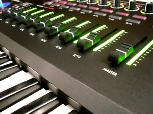 Set di 9 manopole fader per sintetizzatore tastiera Korg Oasys 88 76 cappucci scorrevoli mixer - Foto 1 di 7