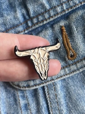 Cow Skull Western Cowboy Country  Enamel Pin - Excellent Condition - Image 1 of 4