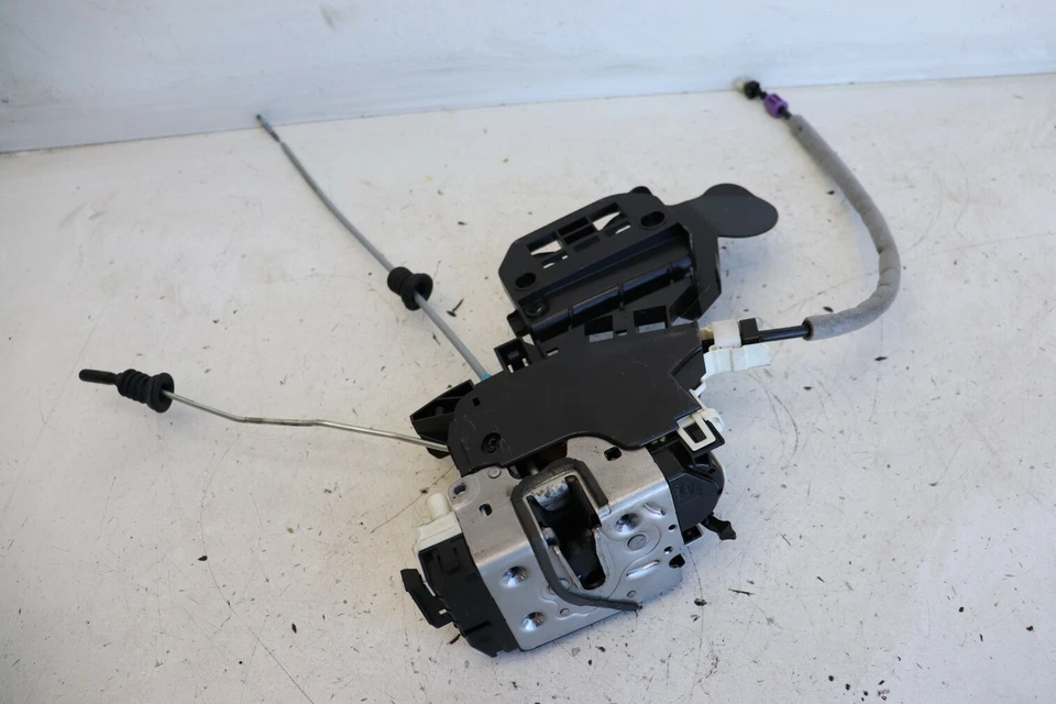 Задняя защелка дверного замка Mercedes Benz ML63 AMG W166 2013 LHS J167 - Изображение 1 из 1