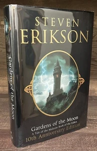 GÄRTEN DES MONDES von Steven Erickson SELTEN 10. Jahrestag HB UK 1.! - Bild 1 von 5