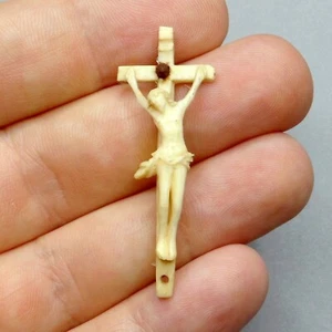 Crocifisso, Cristo. Antico ciondolo religioso grande in osso. Per croce. - Foto 1 di 8