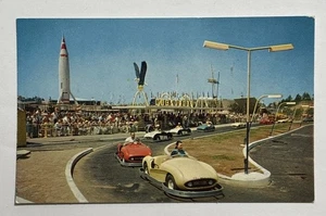 Freeway of the Future in Tomorrowland at Walt Disneys Magic Kingdom Postcard - Picture 1 of 3
