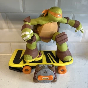 TEENAGE MUTANT NINJA TURTLES RC SKATEBOARDING MICHELANGELO WITH REMOTE - Picture 1 of 8