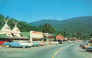 NC-Cherokee, North Carolina Business Section Old Cars Teepees c1950's A40 - Picture 1 of 2