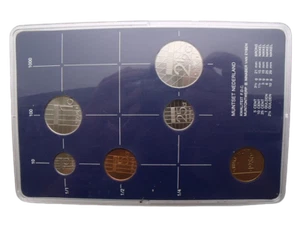 JUEGO DE 5 MONEDAS THE NETHERLANDS 1986 + 1 MONEDA DE FECHA SIMBÓLICA EN ESTUCHE DE PLÁSTICO - BU - Imagen 1 de 4